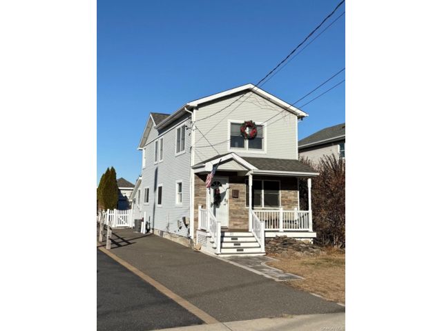  2 BR,  2.00 BTH &nbsp;Colonial style home in Amityville