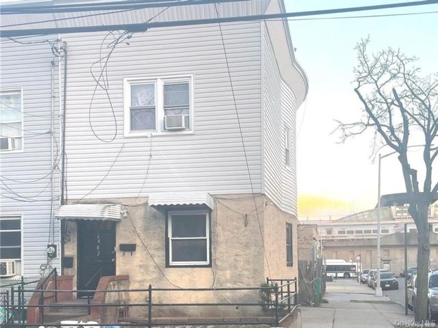  4 BR,  2.00 BTH &nbsp;Other style home in Jamaica