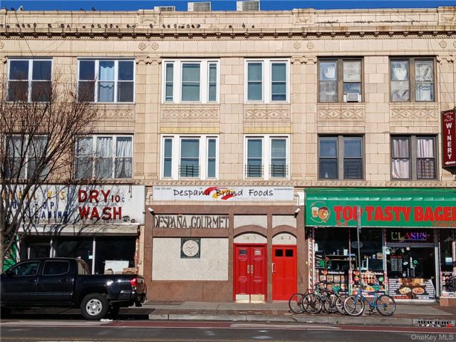 Studio,  0.00 BTH &nbsp;Commercial style home in Jackson Heights