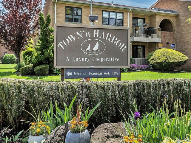  2 BR,  2.00 BTH &nbsp;Garden style home in Freeport