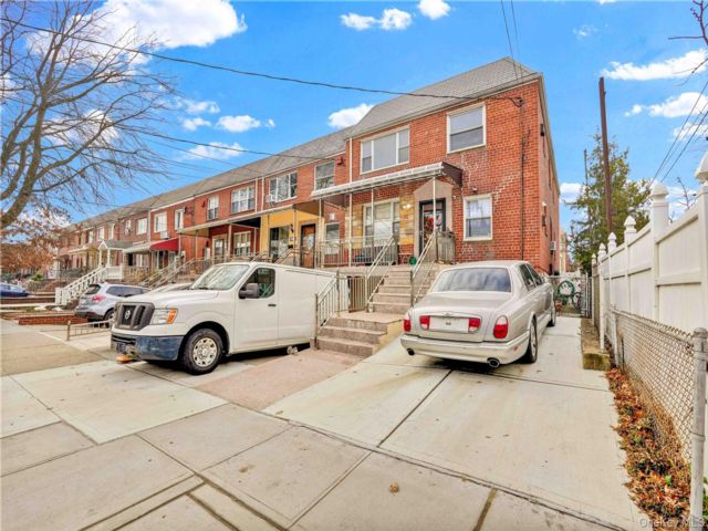  3 BR,  1.00 BTH &nbsp;Other style home in Middle Village