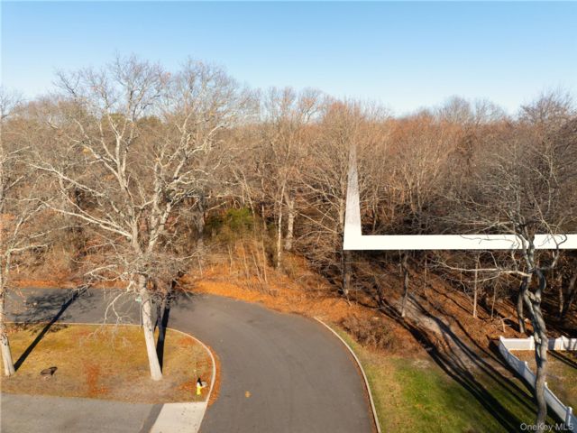 Lot <b>Size:</b> 100 x 225 &nbsp;House style home in Bellport