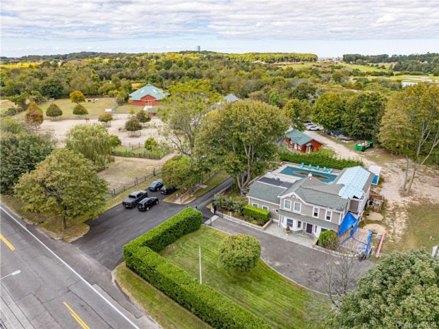  3 BR,  3.00 BTH &nbsp;Colonial style home in Riverhead