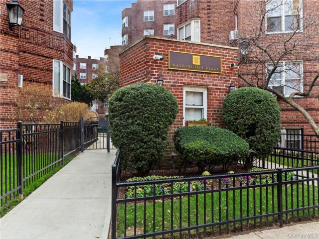  1 BR,  1.00 BTH &nbsp;Other style home in Jackson Heights