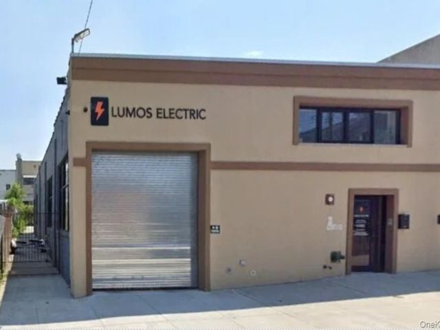 Studio,  0.00 BTH &nbsp;Commercial style home in Whitestone