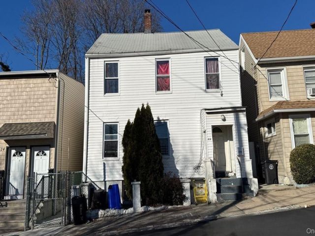  3 BR,  2.00 BTH &nbsp;Colonial style home in Stapleton