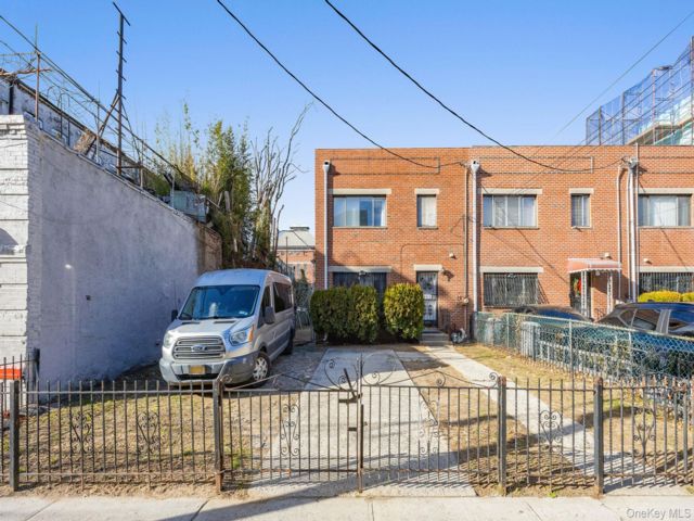 4 BR,  3.00 BTH &nbsp;Traditional style home in Bushwick