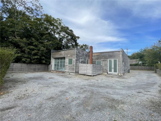 Studio,  0.00 BTH &nbsp;Commercial style home in Southampton