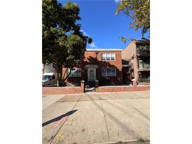  3 BR,  2.00 BTH &nbsp;Colonial style home in Bay Ridge