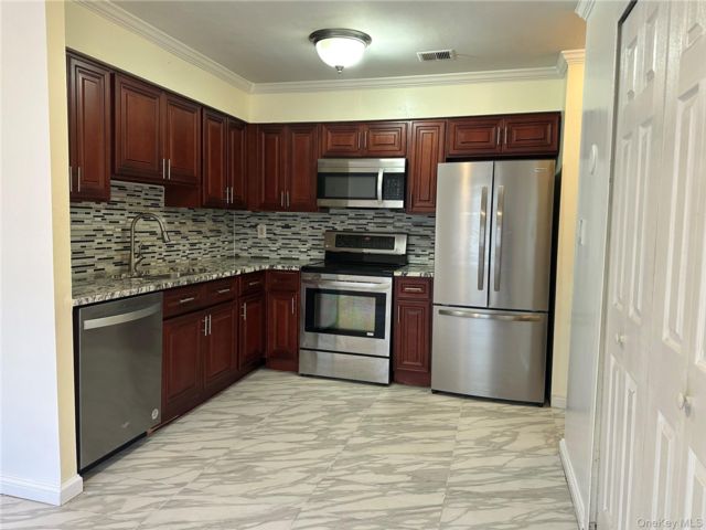  2 BR,  2.00 BTH &nbsp;Other style home in Holbrook