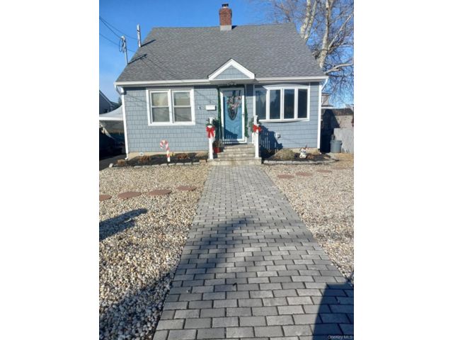  2 BR,  1.00 BTH &nbsp;Cape cod style home in Amity Harbor