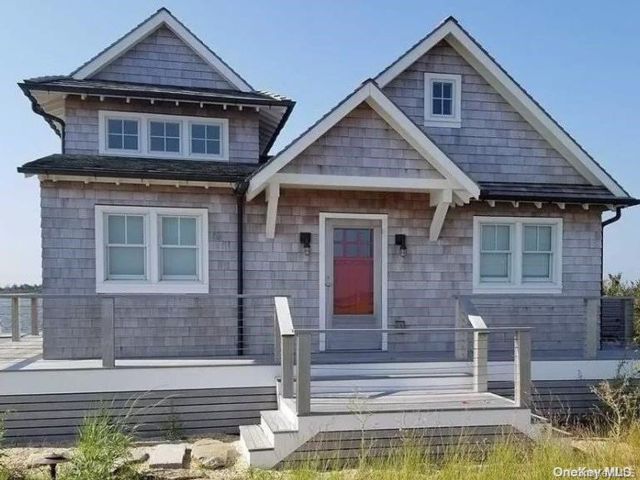  1 BR,  1.00 BTH &nbsp;Cape cod style home in Babylon