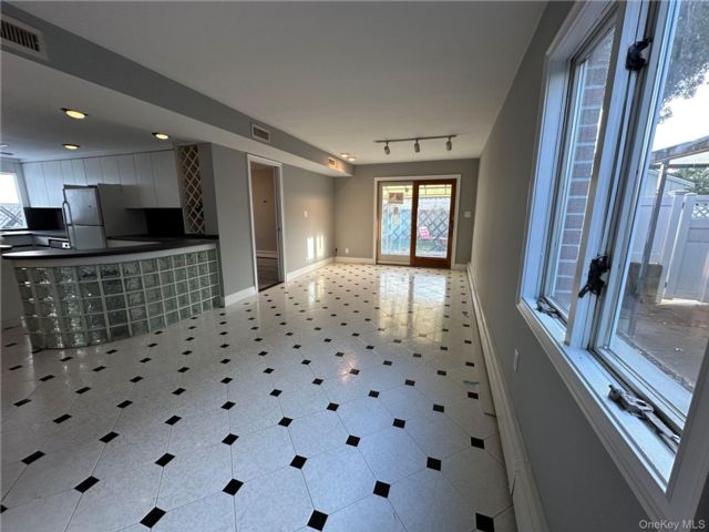  1 BR,  1.00 BTH &nbsp;Colonial style home in Howard Beach