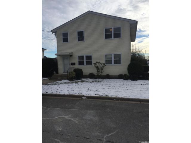  3 BR,  1.00 BTH &nbsp;Colonial style home in Bethpage