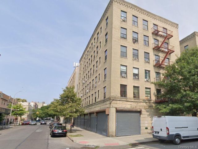 Studio,  0.00 BTH &nbsp;Commercial style home in Morrisania