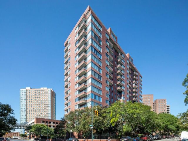  1 BR,  2.00 BTH &nbsp;Contemporary style home in Rego Park