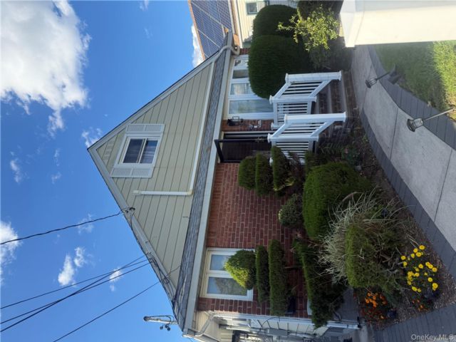  4 BR,  2.00 BTH &nbsp;Cape cod style home in Elmont