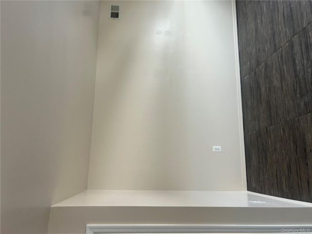 [PHOTO]