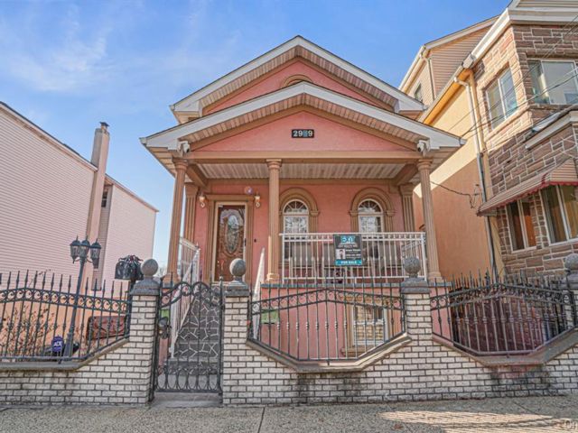 Studio,  0.00 BTH &nbsp;House style home in Esplanade