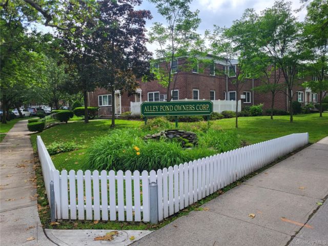 [Oakland Gardens Real Estate, listing number 7238809]