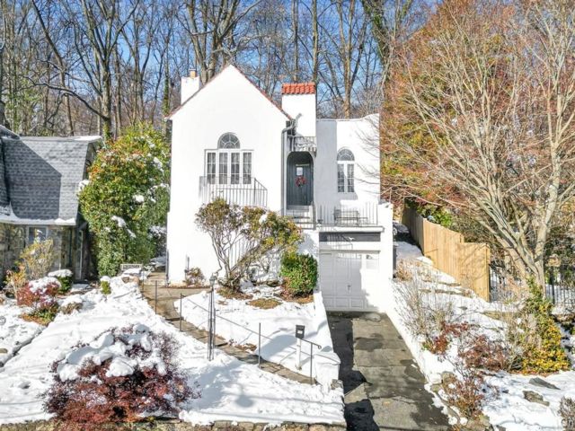  3 BR,  2.00 BTH &nbsp;Hi ranch style home in Yonkers