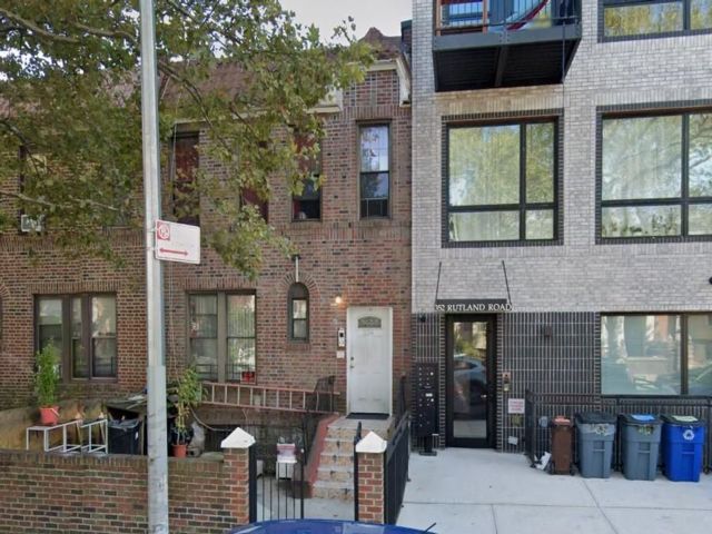  9 BR,  7.00 BTH &nbsp;Colonial style home in Lefferts Garden