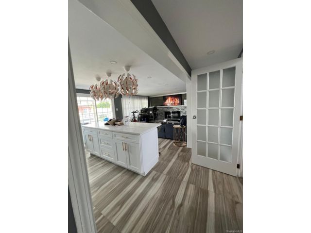  2 BR,  1.00 BTH &nbsp;Hi ranch style home in Freeport