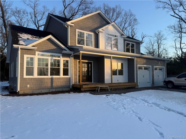  5 BR,  3.00 BTH &nbsp;Colonial style home in Lake Grove