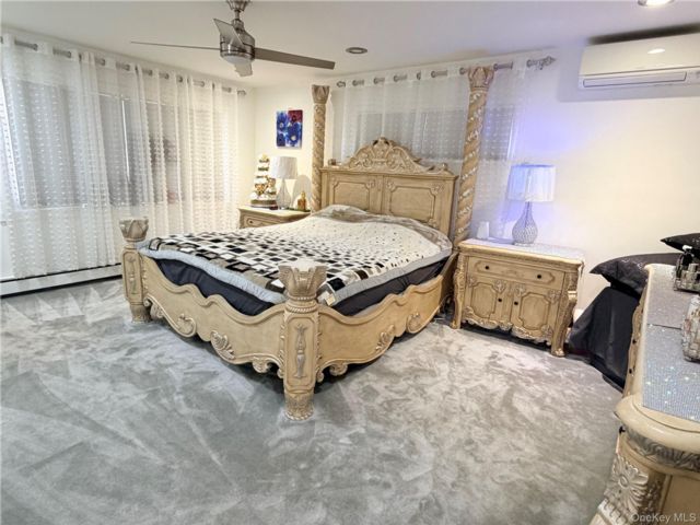  3 BR,  3.00 BTH &nbsp;Colonial style home in Fresh Meadows