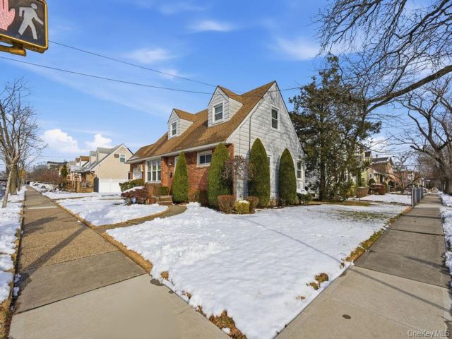[Howard Beach Real Estate, listing number 7239141]