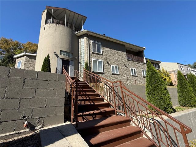  6 BR,  4.00 BTH &nbsp;Contemporary style home in Mount Vernon