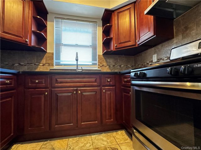 [Middle Island Real Estate, listing number 7239192]