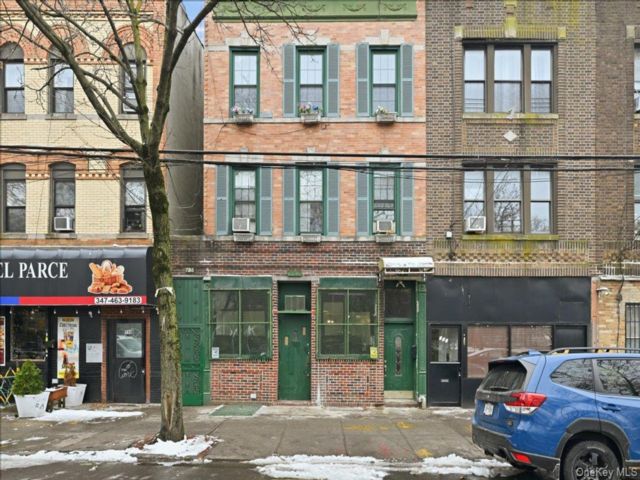 Studio,  0.00 BTH &nbsp;Commercial style home in Ridgewood