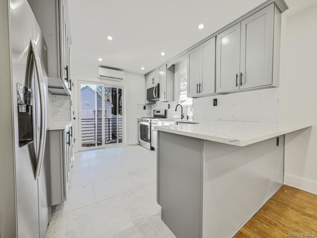  3 BR,  3.00 BTH &nbsp;Other style home in Woodhaven