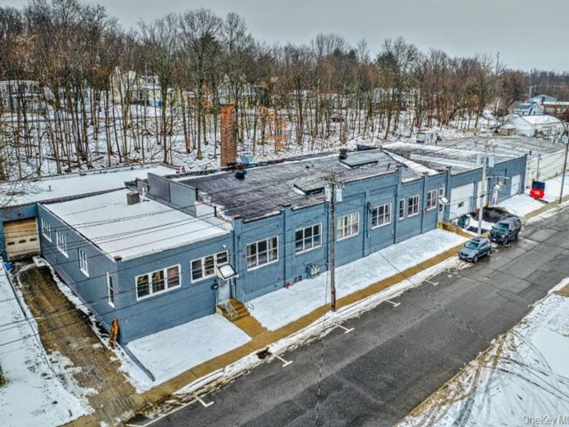 Studio,  0.00 BTH &nbsp;Commercial style home in Middletown