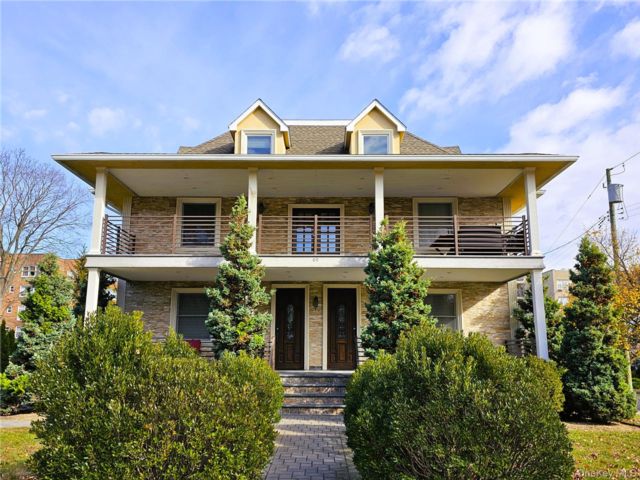  4 BR,  3.00 BTH &nbsp;Mediterranean style home in White Plains