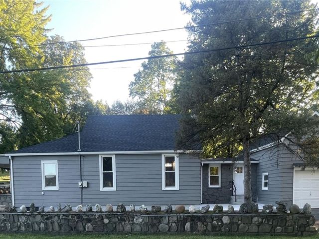 3 BR,  2.00 BTH &nbsp;Ranch style home in Cornwall