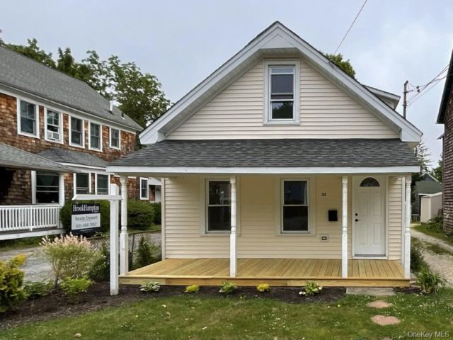  4 BR,  1.00 BTH &nbsp;Ranch style home in Riverhead