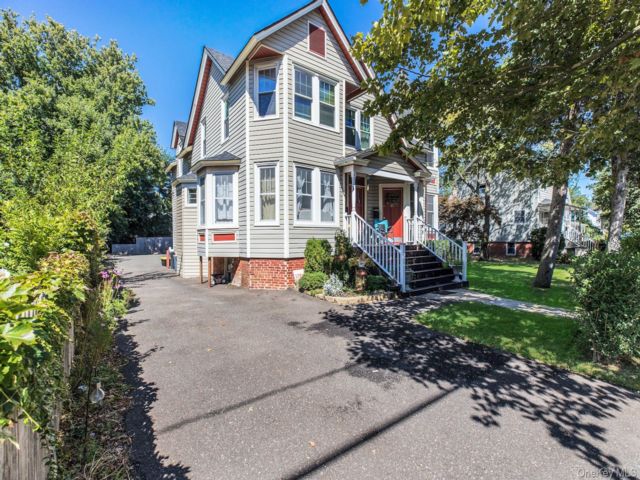  3 BR,  1.00 BTH &nbsp;Victorian style home in Babylon