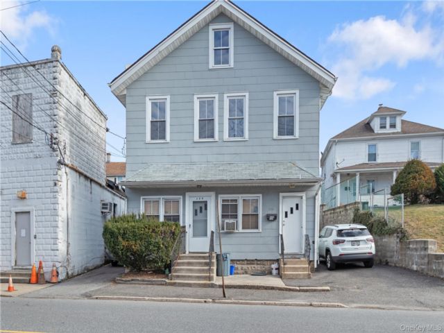  4 BR,  1.00 BTH &nbsp;Other style home in Glen Cove