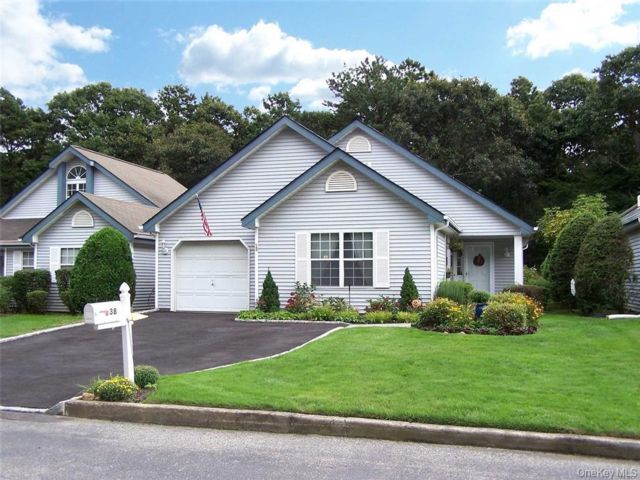 [Middle Island Real Estate, listing number 7239617]