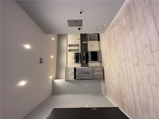 12 BR,  4.00 BTH &nbsp;House style home in East New York