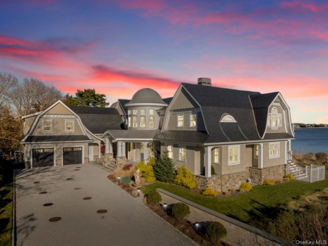  5 BR,  7.00 BTH &nbsp;Colonial style home in Hampton Bays