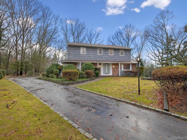  4 BR,  3.00 BTH &nbsp;Colonial style home in Dix Hills