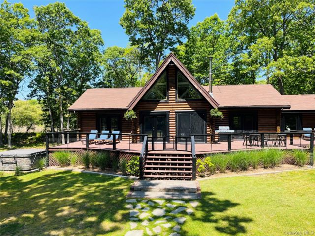  4 BR,  2.00 BTH &nbsp;A-frame style home in Greenport