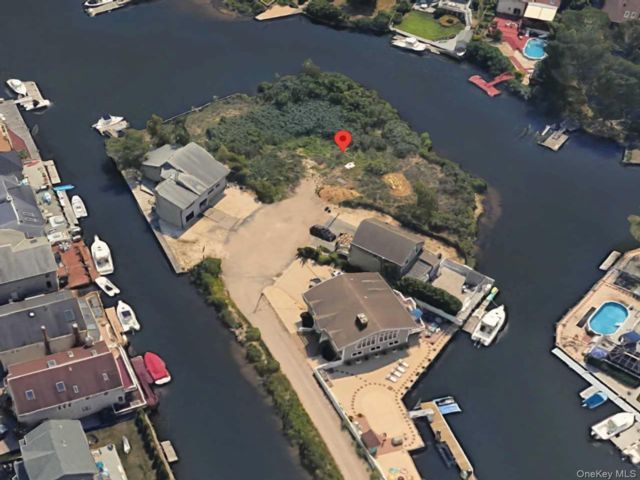 Lot <b>Size:</b>  &nbsp;House style home in Bellmore