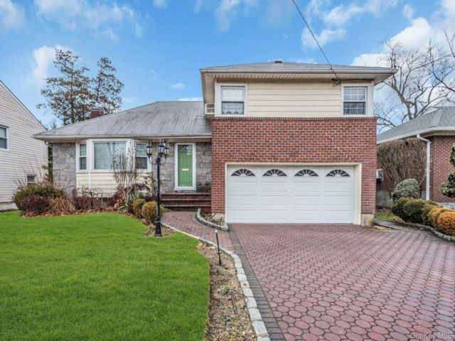  3 BR,  3.00 BTH &nbsp;Split level style home in North Baldwin