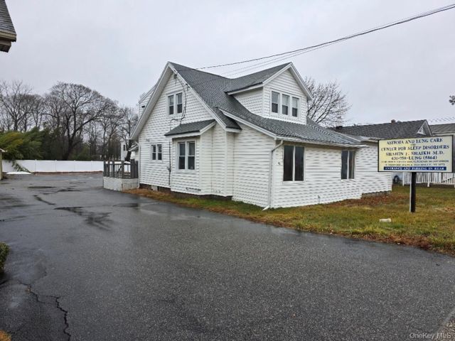 Studio,  0.00 BTH &nbsp;Commercial style home in Patchogue