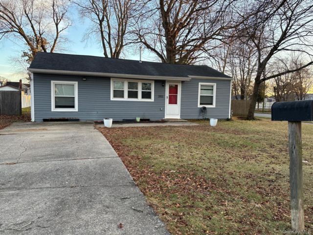  4 BR,  1.00 BTH &nbsp;Ranch style home in Brentwood