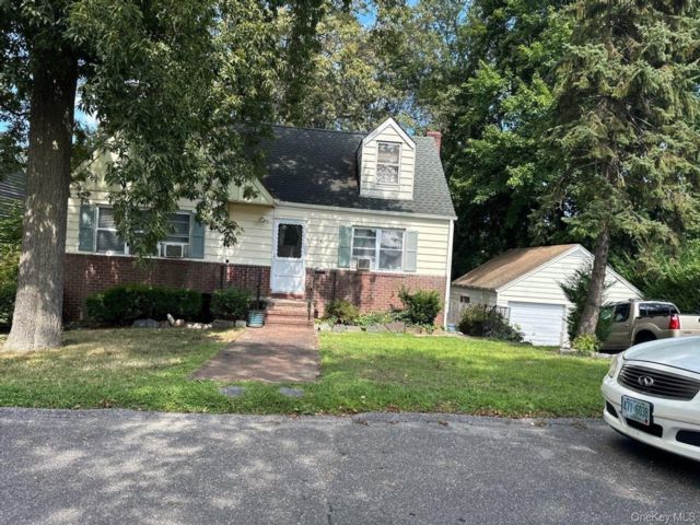  3 BR,  1.00 BTH &nbsp;Cape cod style home in Huntington